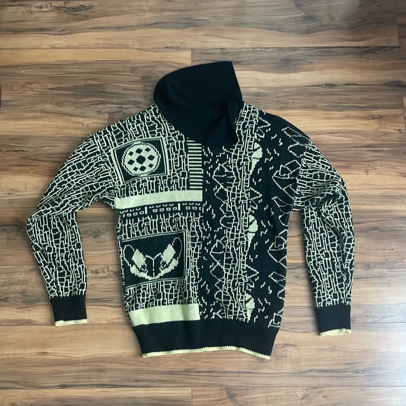 Cute, avant-grade vintage sweater - Picture 1 of 3